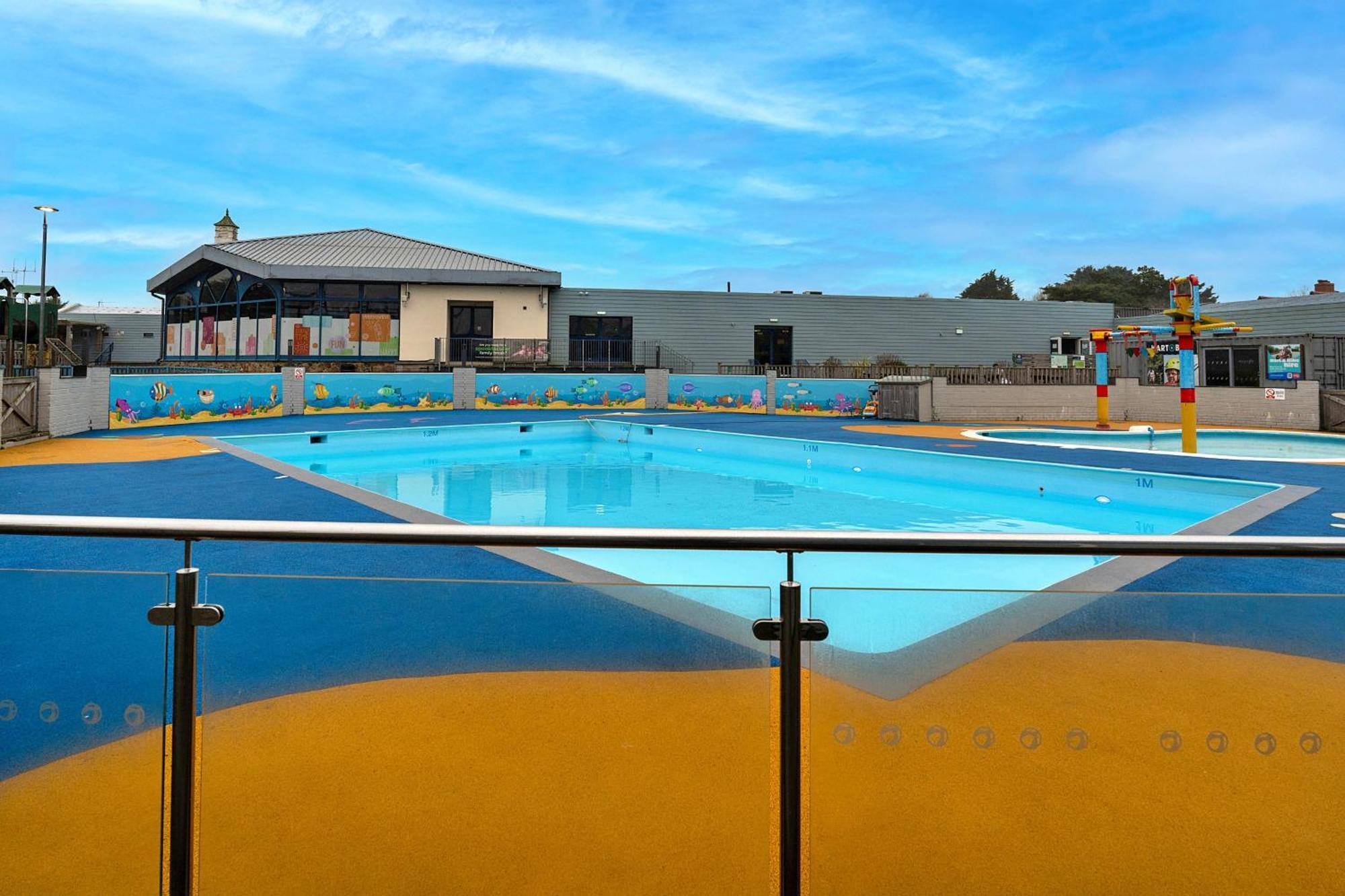 Finest Retreats - Phoenix Retreat * Ruan Minor